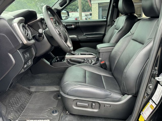 Vehicle image 11 of 27