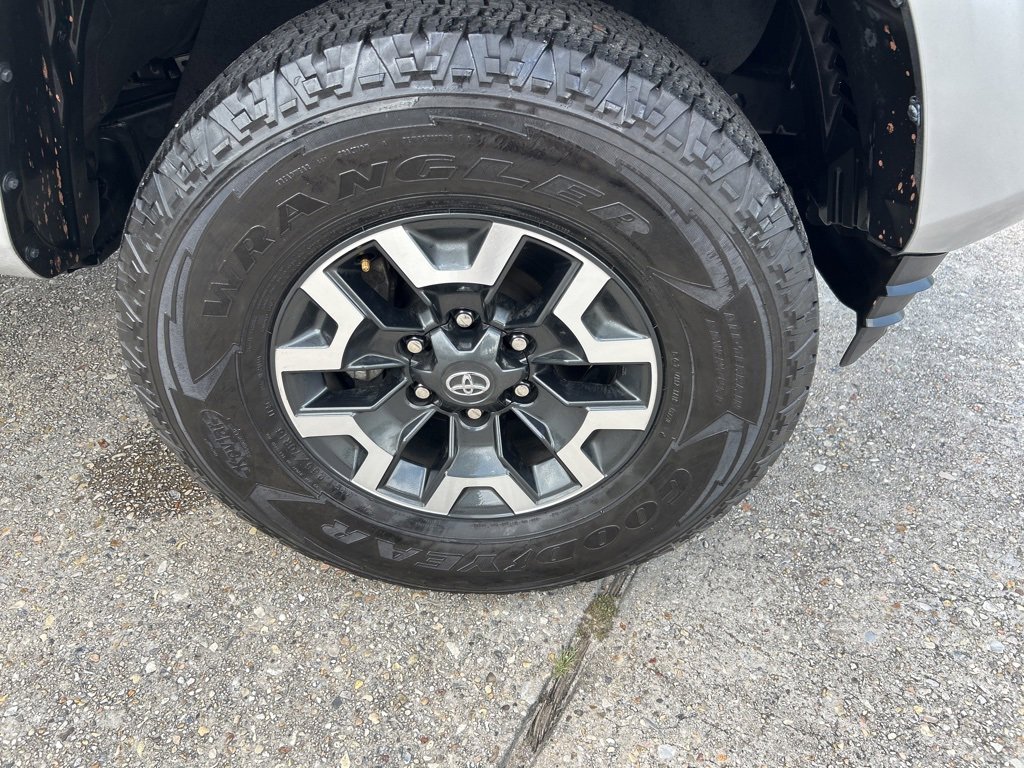 Vehicle image 18 of 27