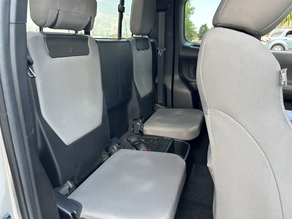 Vehicle image 14 of 27