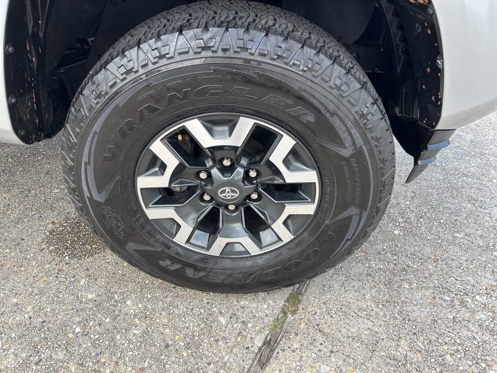 Vehicle image 19 of 27