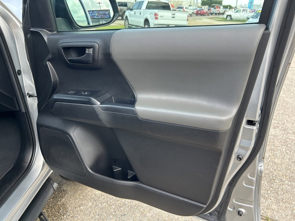 Vehicle image 13 of 27