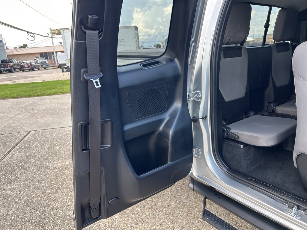 Vehicle image 15 of 27