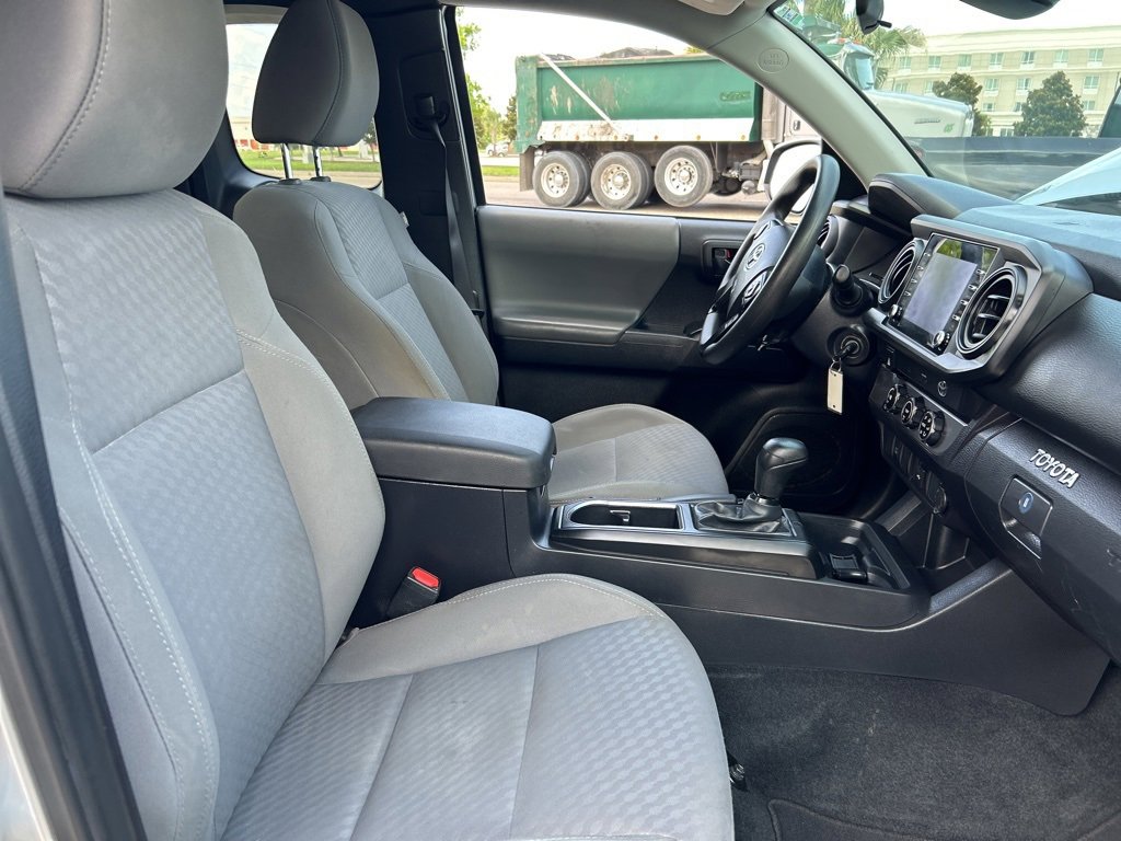 Vehicle image 11 of 27