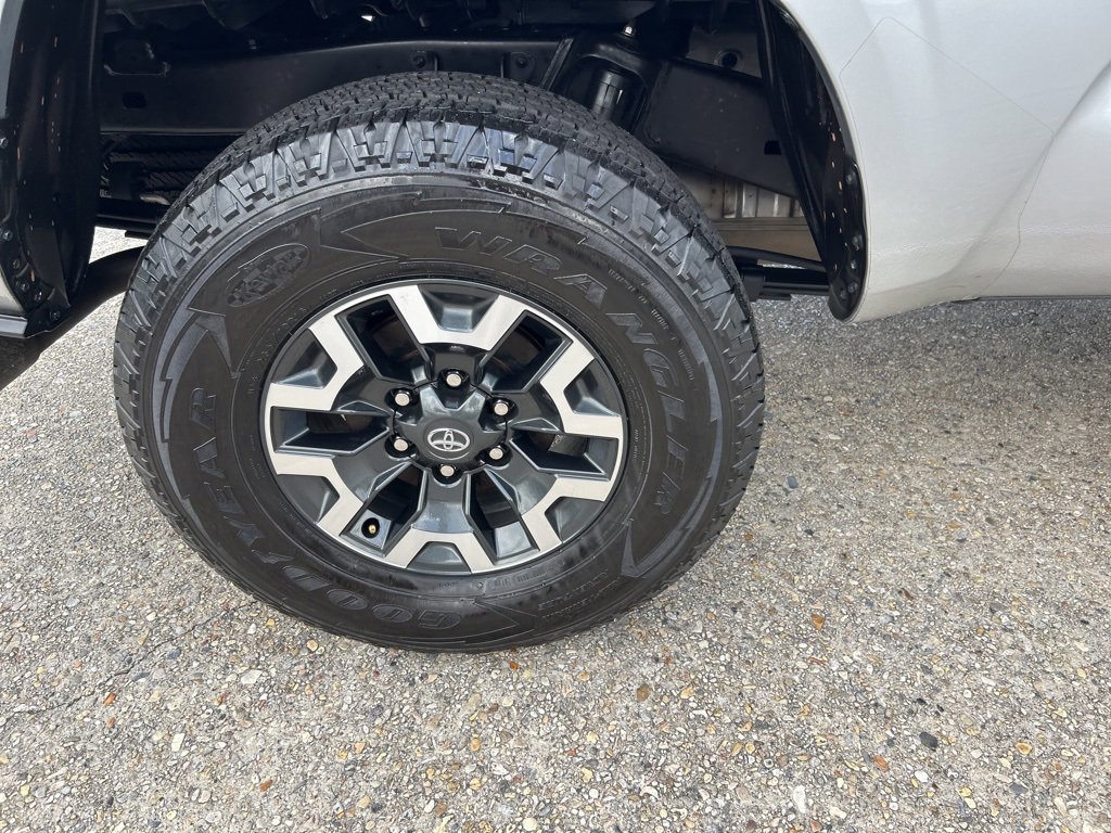 Vehicle image 17 of 27