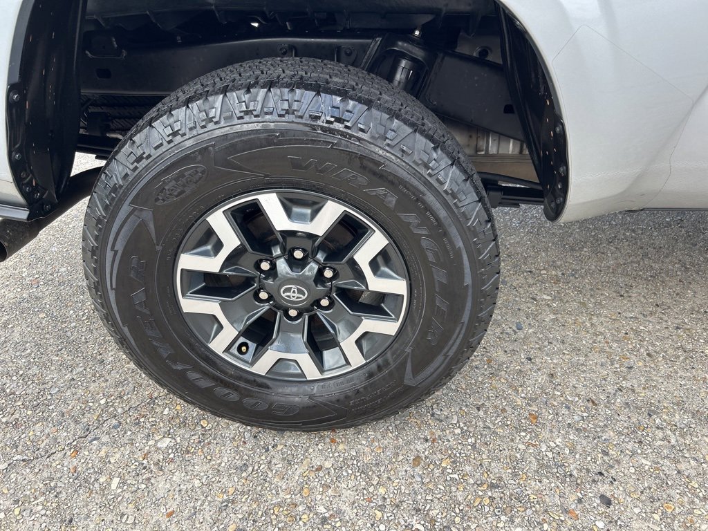 Vehicle image 16 of 27
