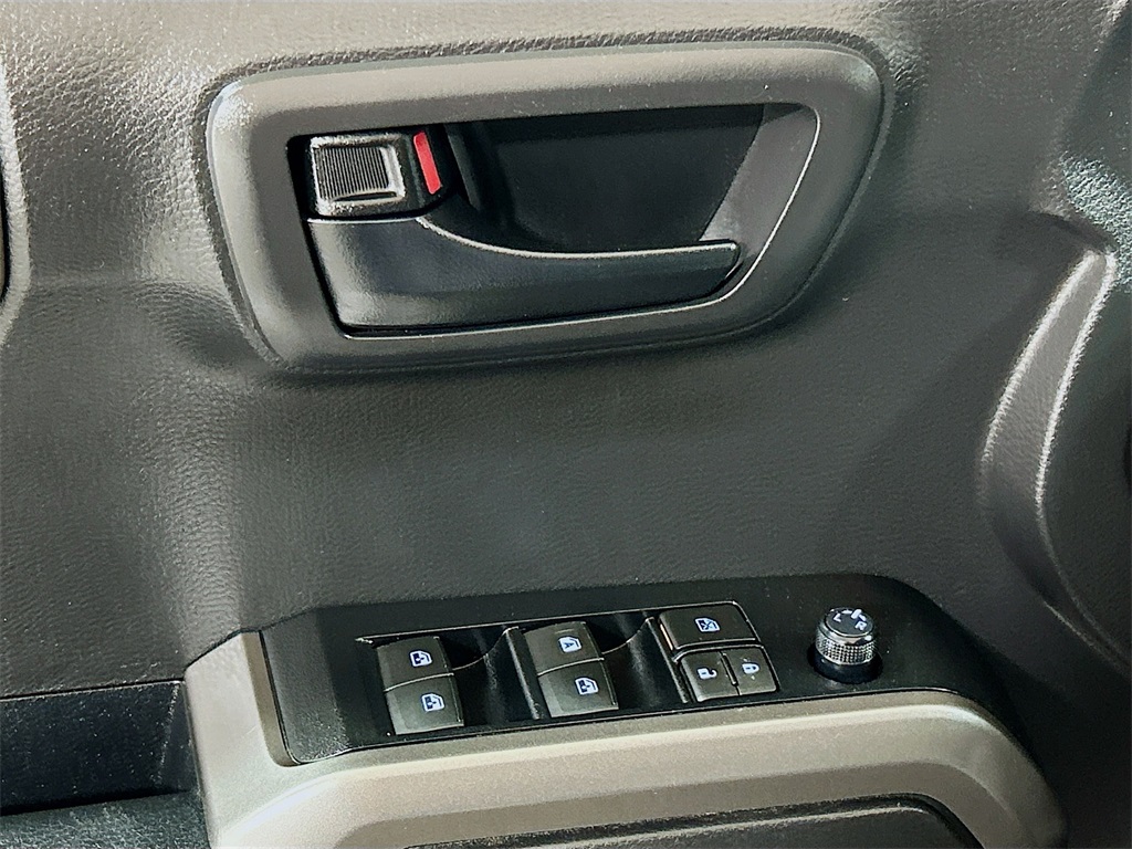 Vehicle image 15 of 27