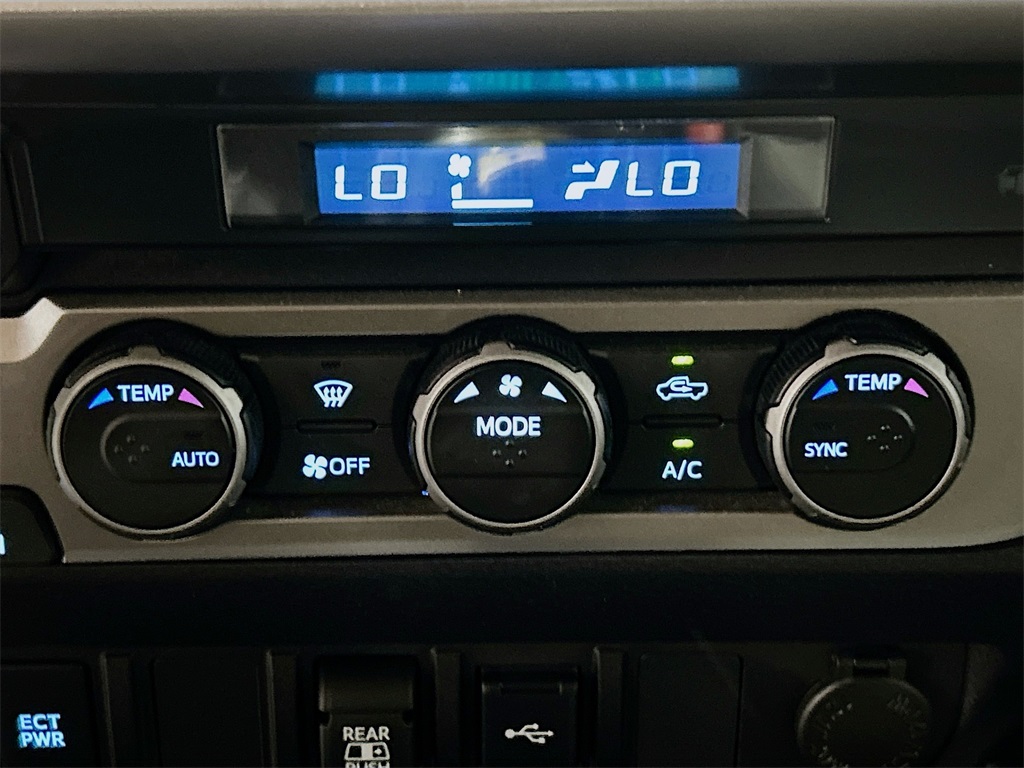Vehicle image 13 of 27