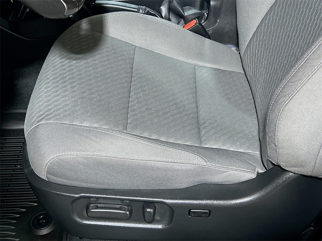 Vehicle image 16 of 27