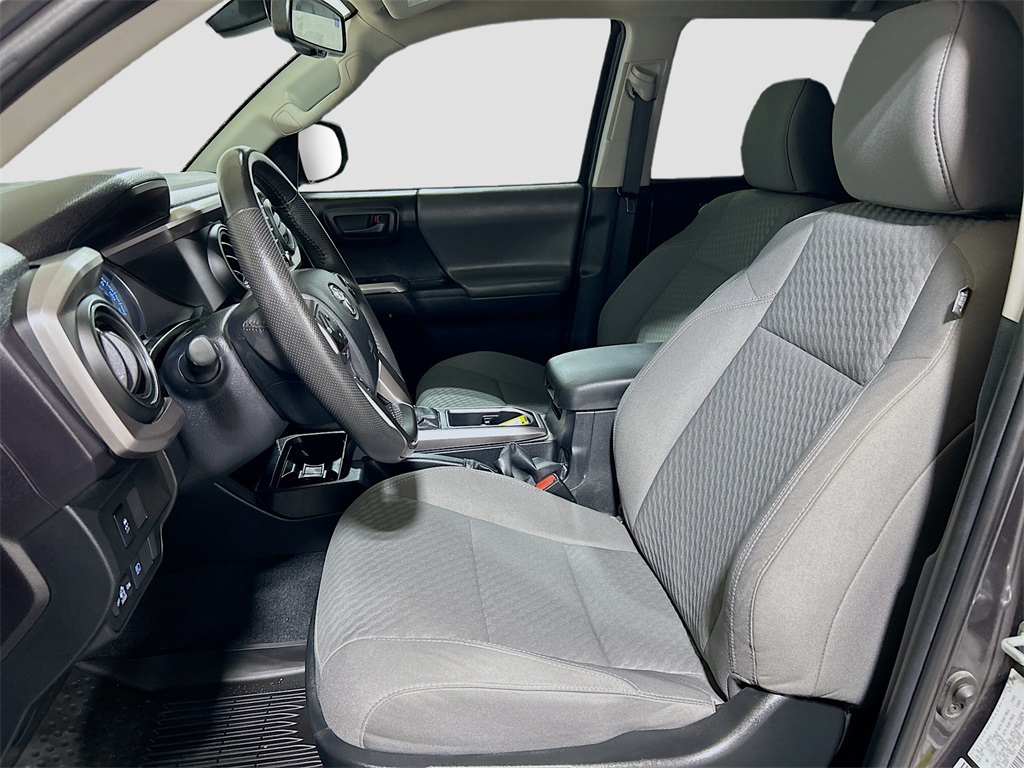 Vehicle image 17 of 27
