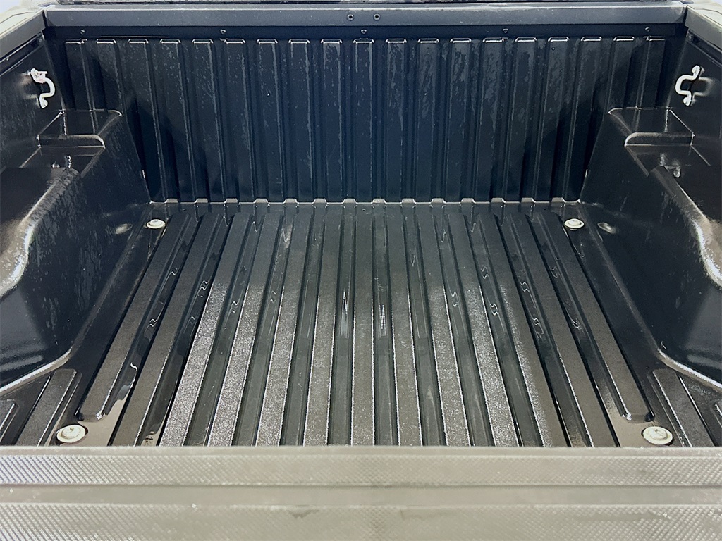 Vehicle image 21 of 27