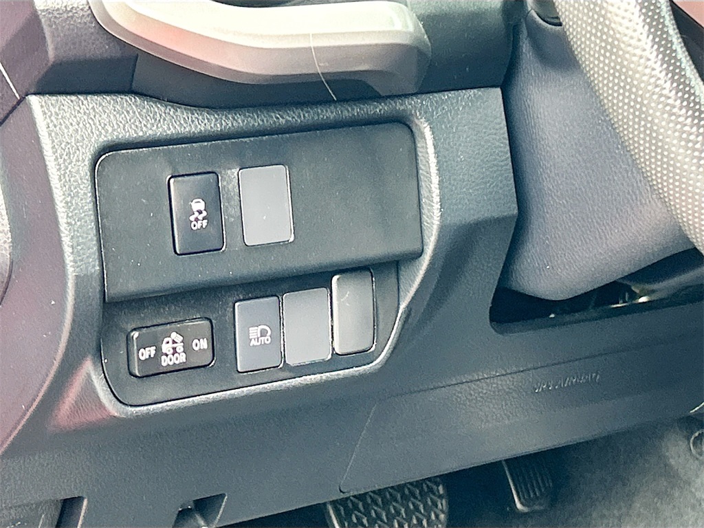 Vehicle image 8 of 33