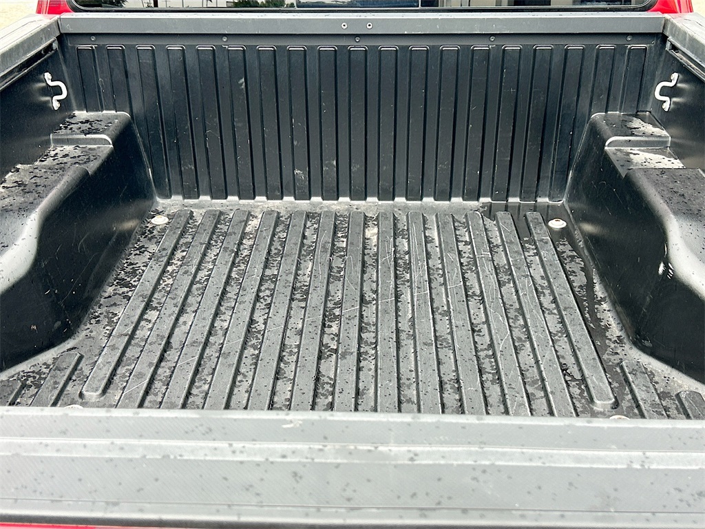 Vehicle image 21 of 33