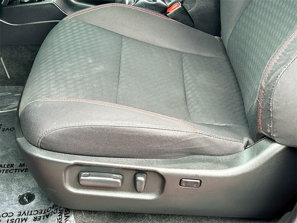 Vehicle image 16 of 33