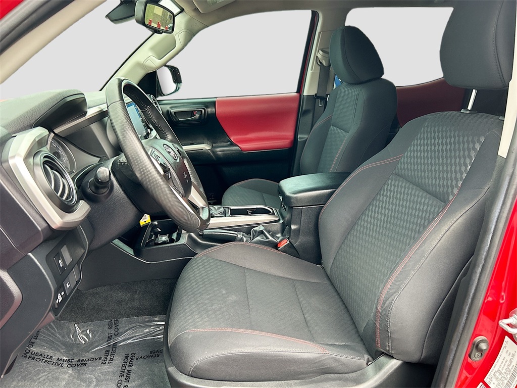 Vehicle image 17 of 33