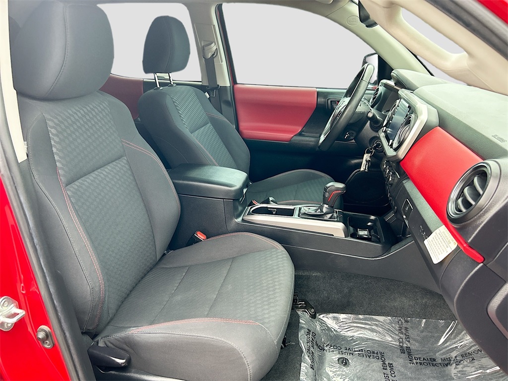 Vehicle image 23 of 33