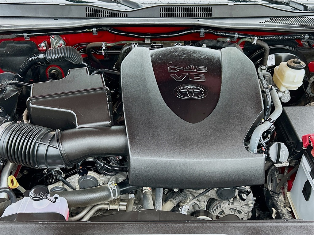Vehicle image 25 of 33