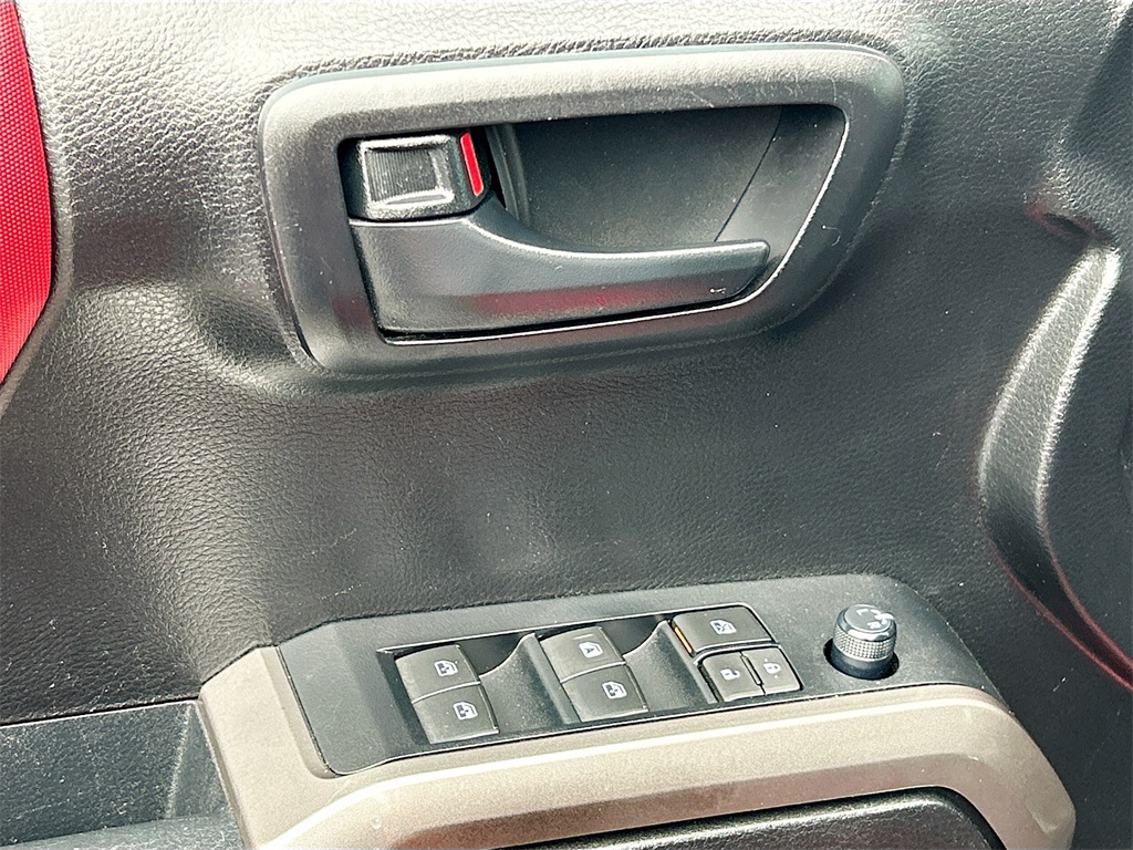 Vehicle image 15 of 33