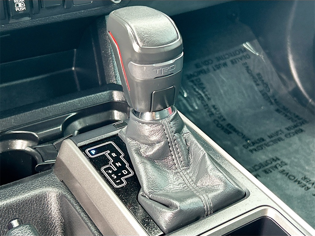 Vehicle image 14 of 33