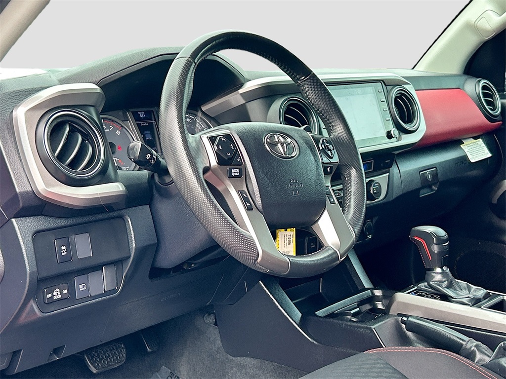 Vehicle image 7 of 33