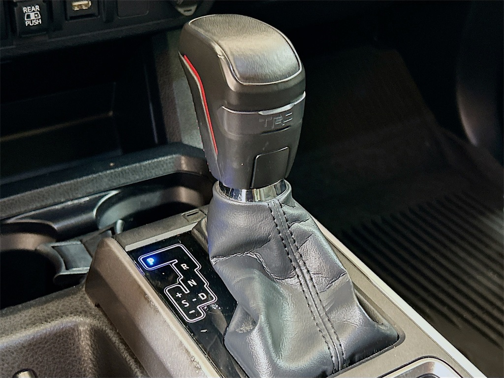 Vehicle image 22 of 27