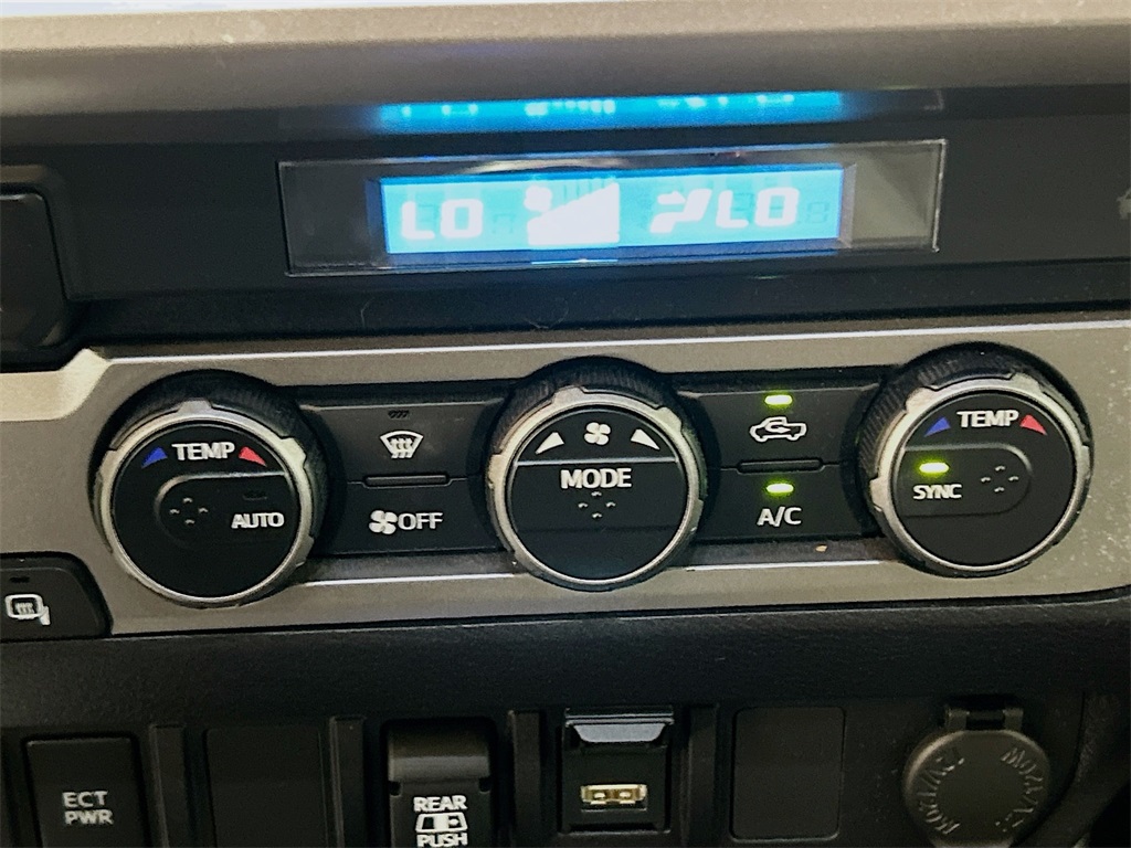 Vehicle image 21 of 27