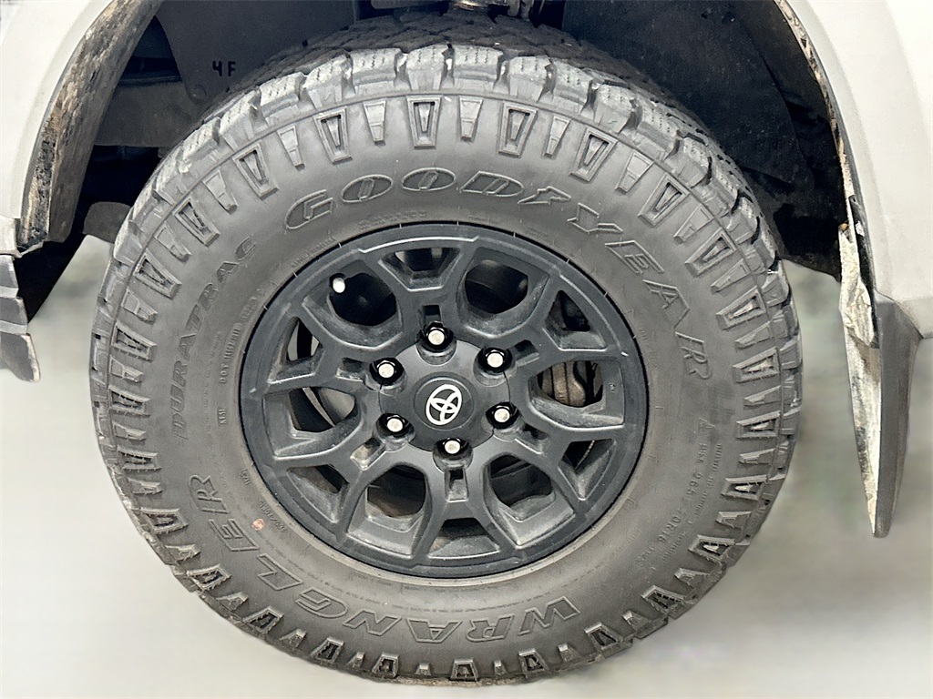 Vehicle image 8 of 27