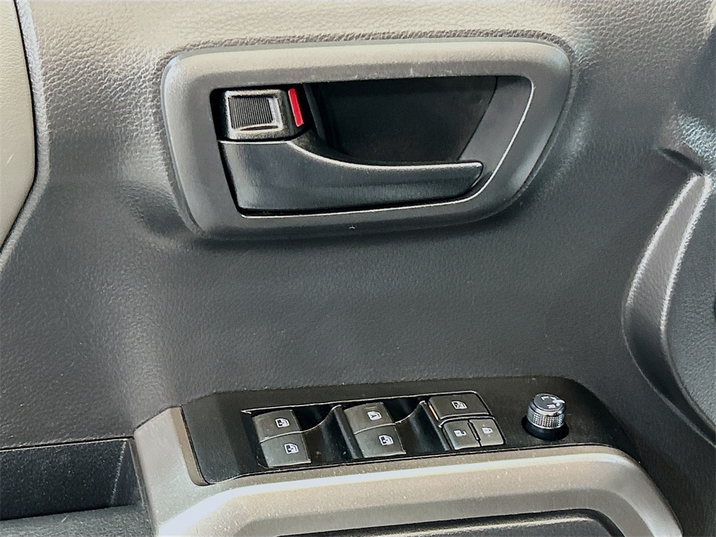 Vehicle image 23 of 27