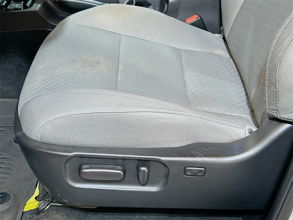 Vehicle image 25 of 27