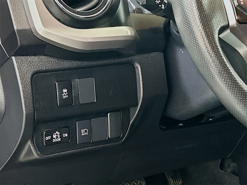 Vehicle image 7 of 31