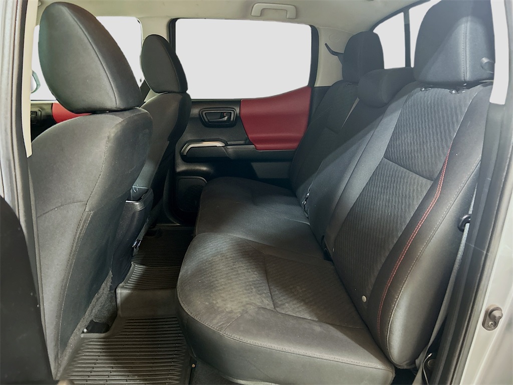 Vehicle image 20 of 31