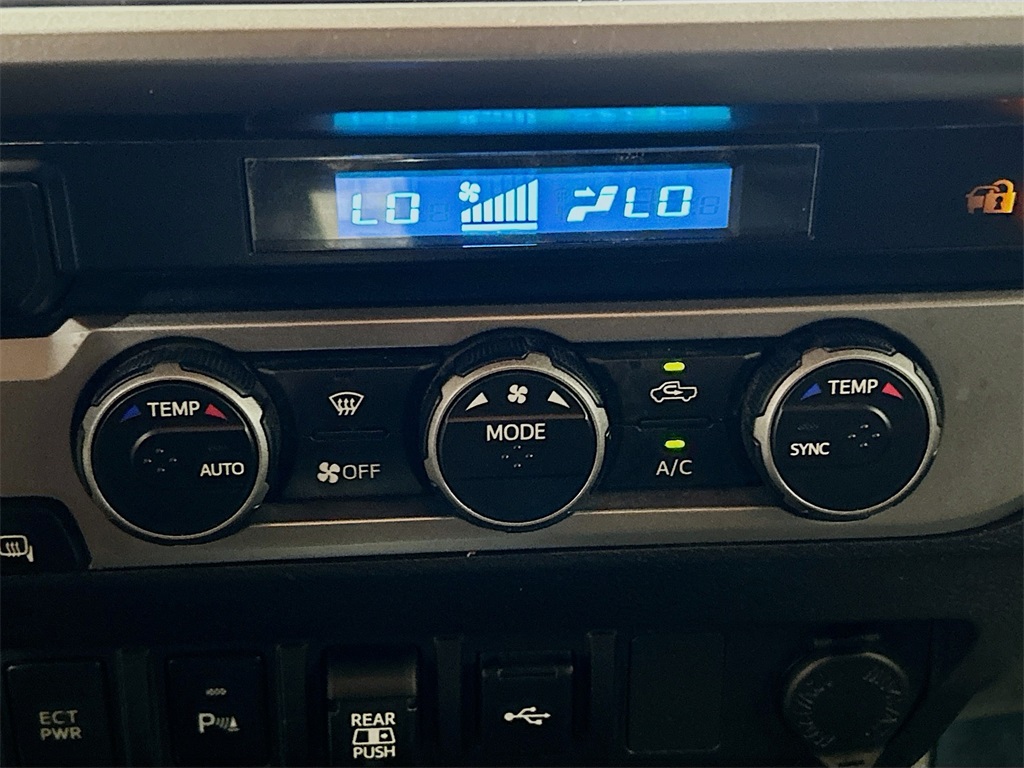 Vehicle image 13 of 31
