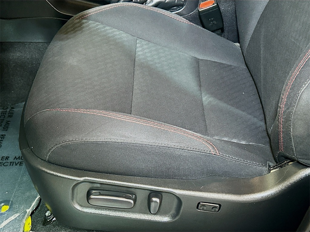 Vehicle image 16 of 31