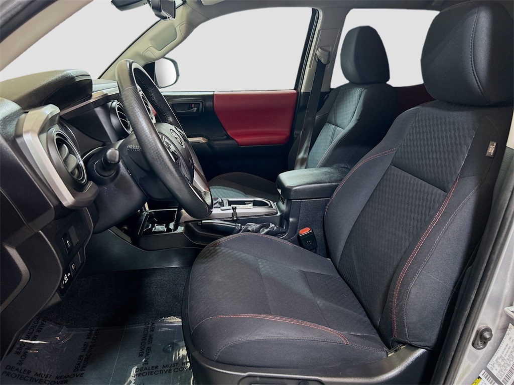 Vehicle image 17 of 31