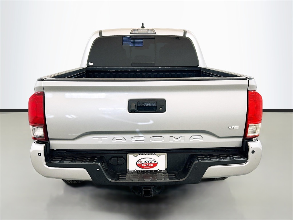 Vehicle image 4 of 31