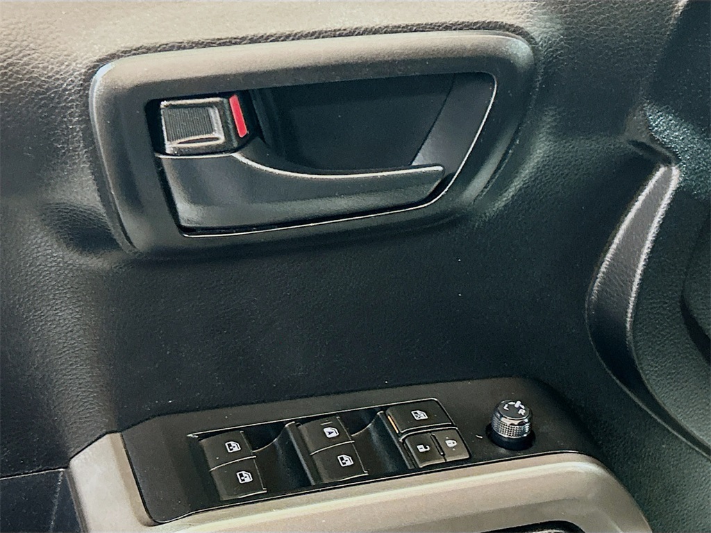 Vehicle image 15 of 31