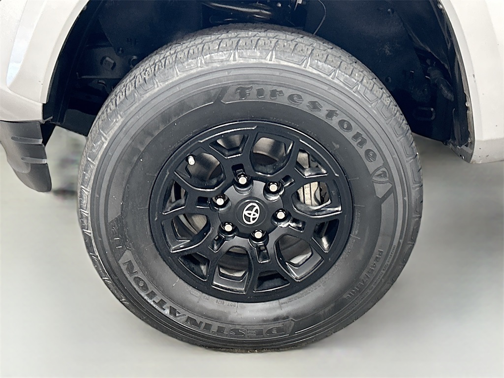 Vehicle image 25 of 31