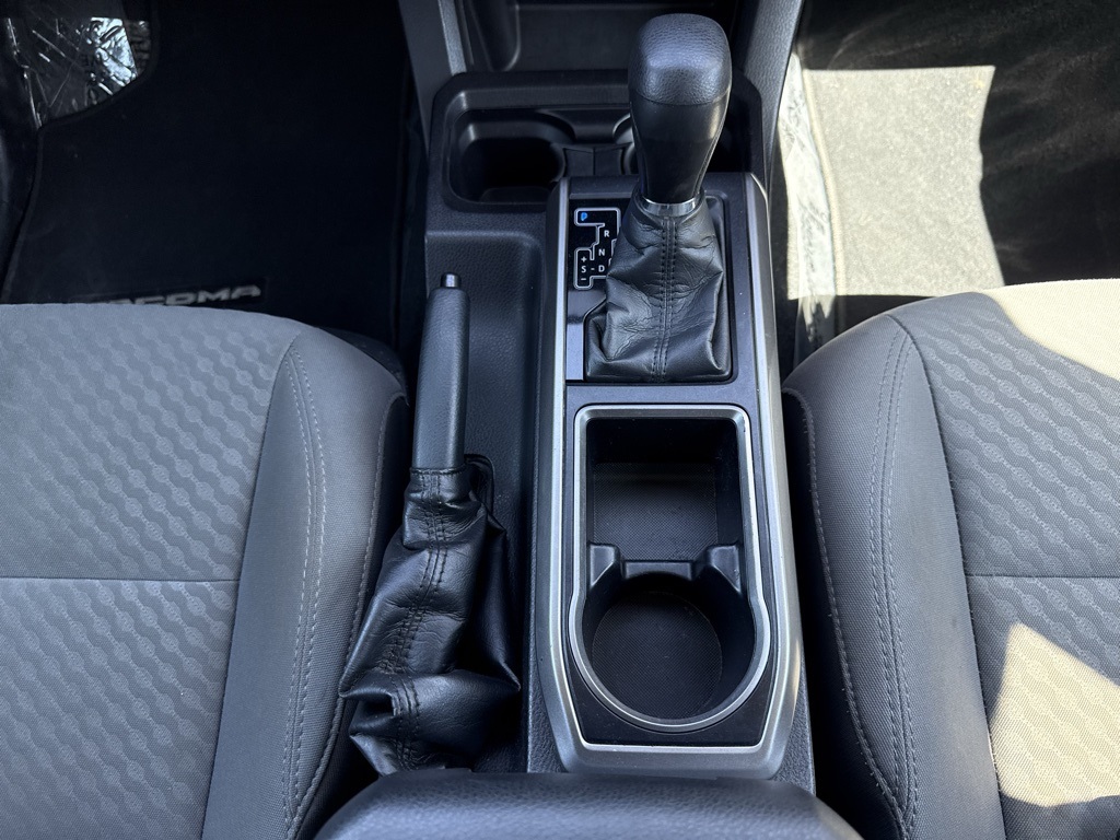 Vehicle image 21 of 27