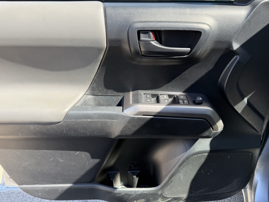Vehicle image 12 of 27