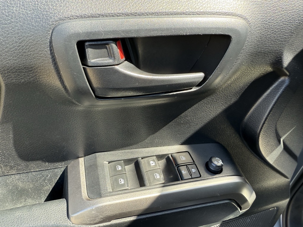 Vehicle image 11 of 27