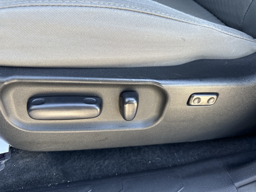 Vehicle image 19 of 27