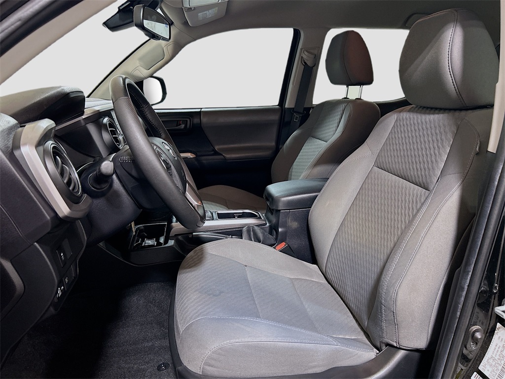 Vehicle image 17 of 27