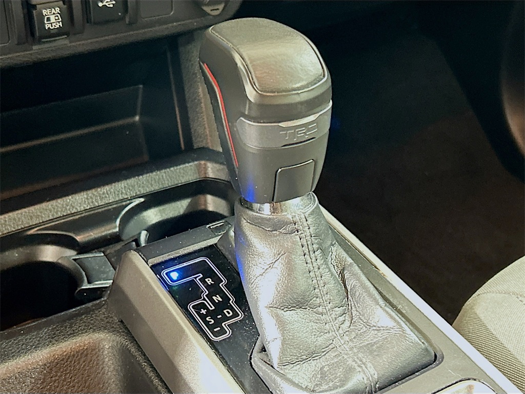 Vehicle image 14 of 27