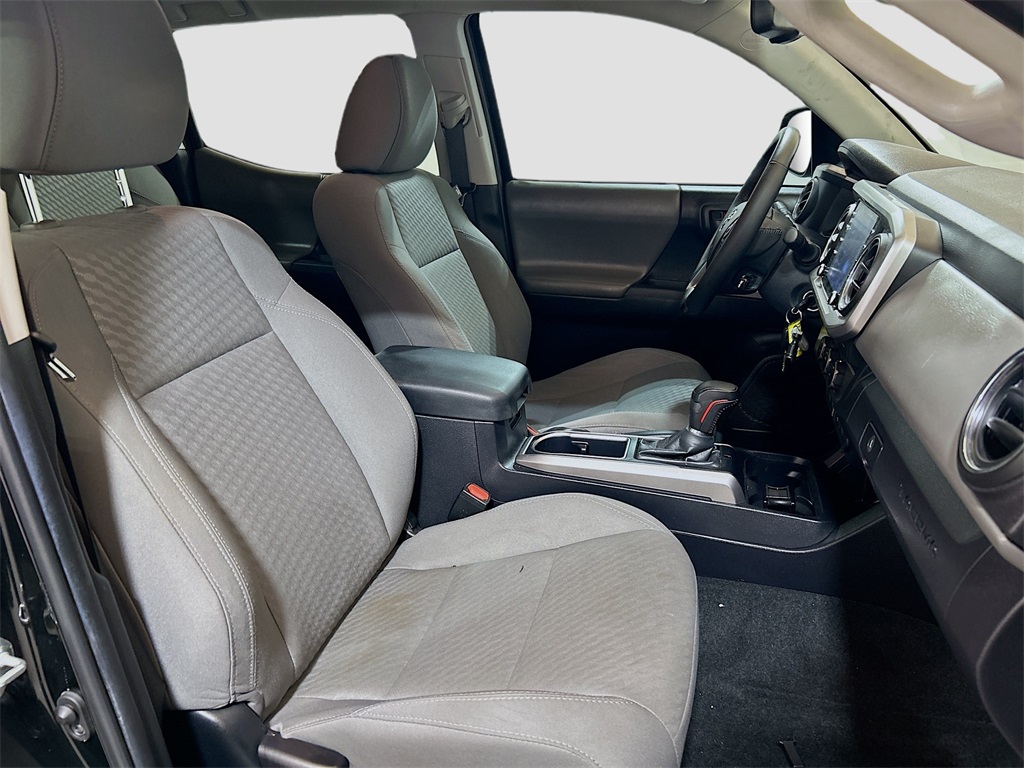Vehicle image 23 of 27