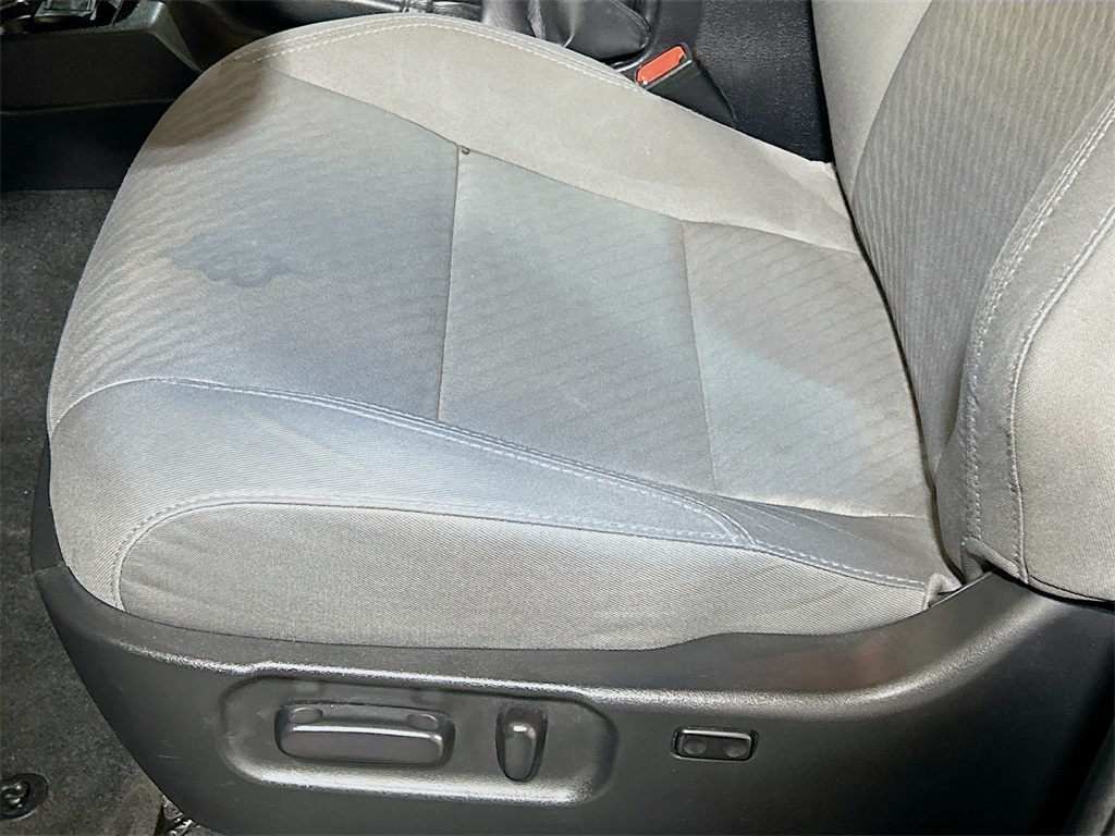 Vehicle image 16 of 27