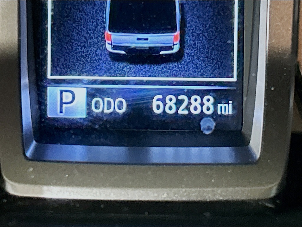 Vehicle image 10 of 27