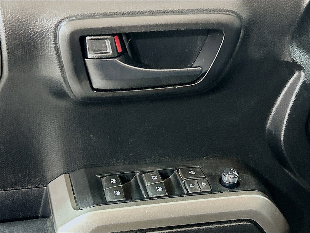 Vehicle image 15 of 27