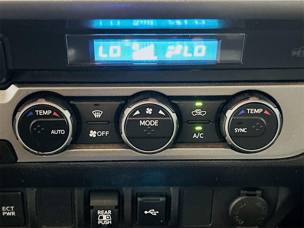 Vehicle image 13 of 27