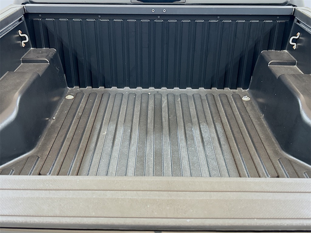 Vehicle image 21 of 27