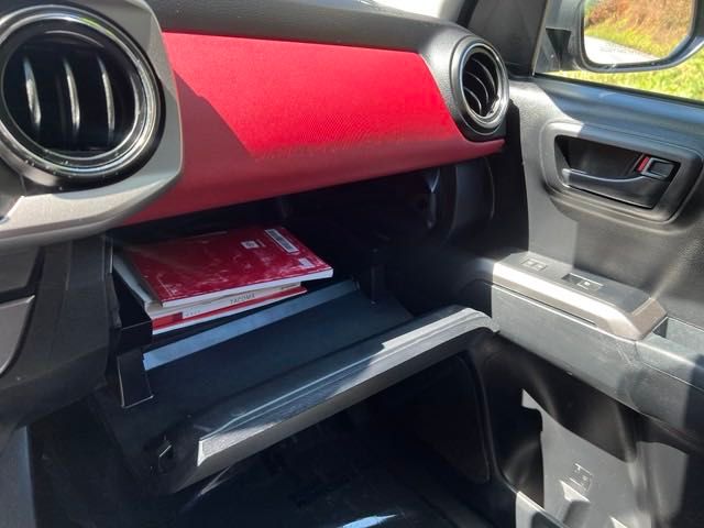 Vehicle image 33 of 36