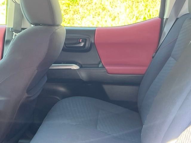 Vehicle image 25 of 36